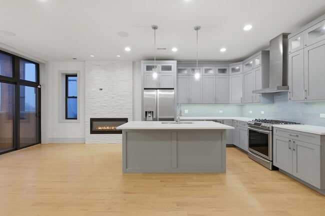 Building Photo - 4226 S Ellis Ave