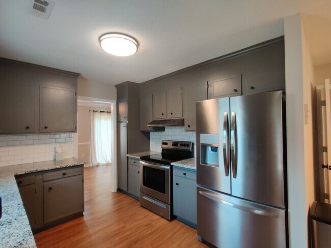 Building Photo - 7236 Walnut Wood Dr