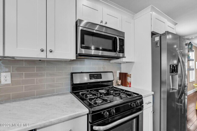 Building Photo - 510 Lareine Ave