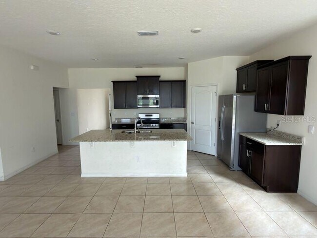 Building Photo - 7604 Oakmoss Loop