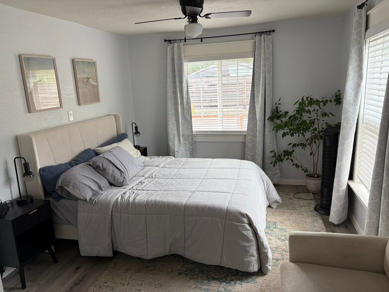 Building Photo - 2320 Saxon St