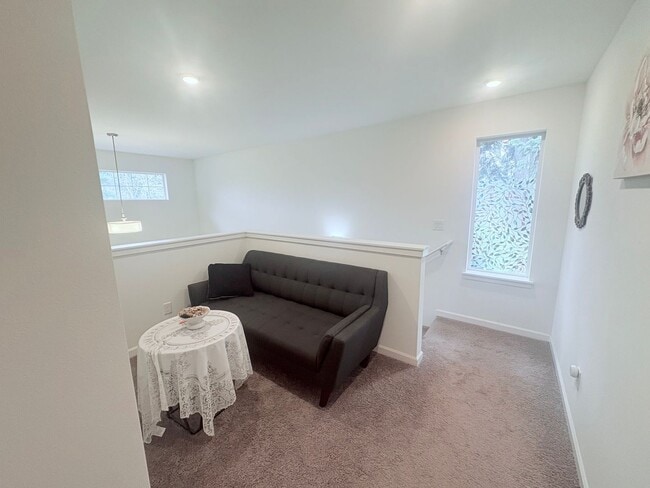 Building Photo - Stunning 4-Bedroom Spanaway Home with Spacious Living & Modern Comforts