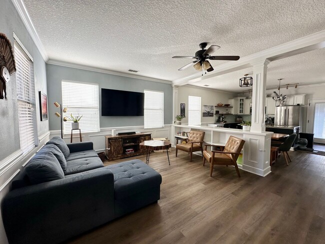 Building Photo - Adorable Home in Heart of Avondale.