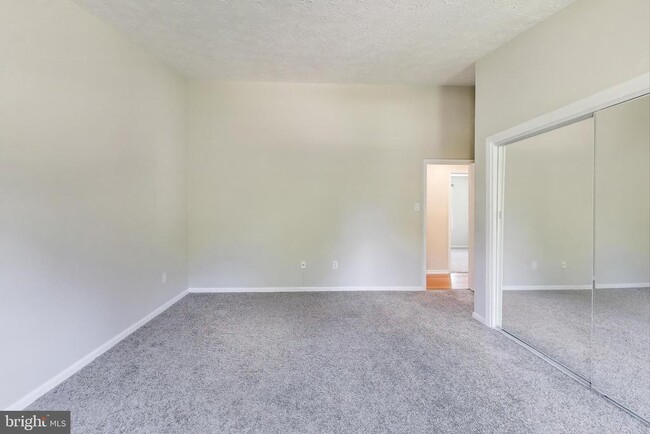 Building Photo - 8813 Francesca Dr