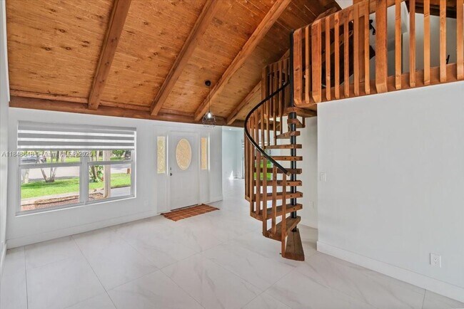 Building Photo - 8920 Crescent Dr
