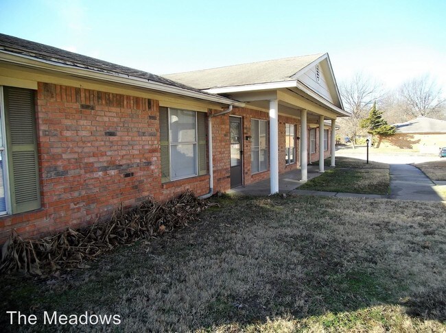 Building Photo - 1501 Meadow Trace Dr