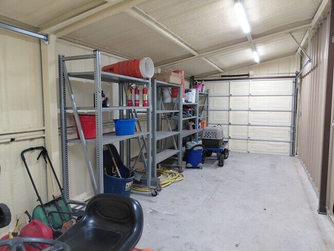 Building Photo - 4/2 Private Backyard + Huge SHOP
