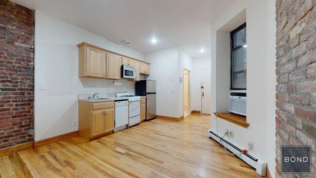 Building Photo - 814 Tenth Avenue