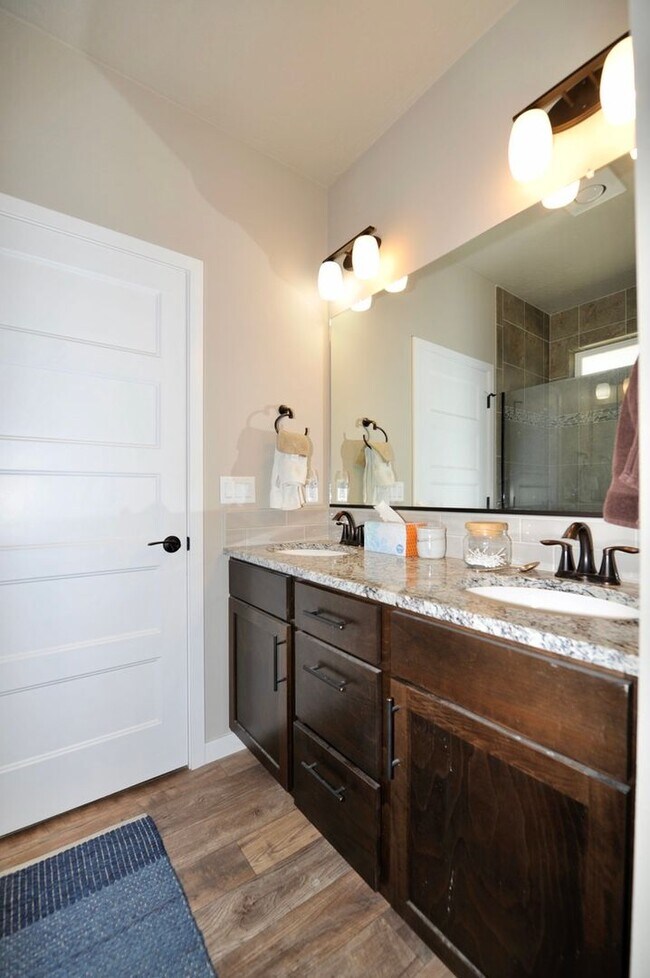 Building Photo - Gated Community in Soleil Parc/CDA Place