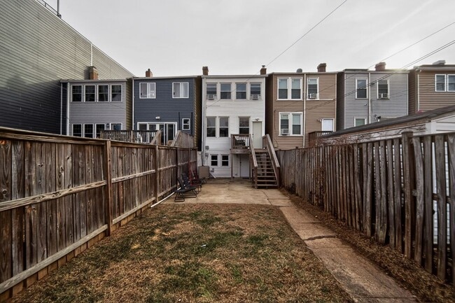 Building Photo - Gorgeous 4br/2ba in Brookland with Parking!