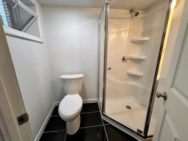 Building Photo - 474 E 7th St