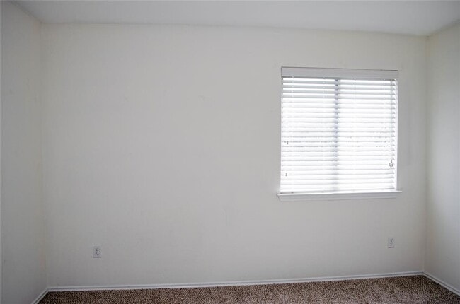 Building Photo - 14213 Willow Tank Dr