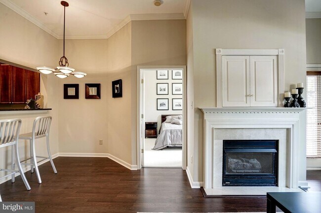 Building Photo - 4950 Brenman Park Dr