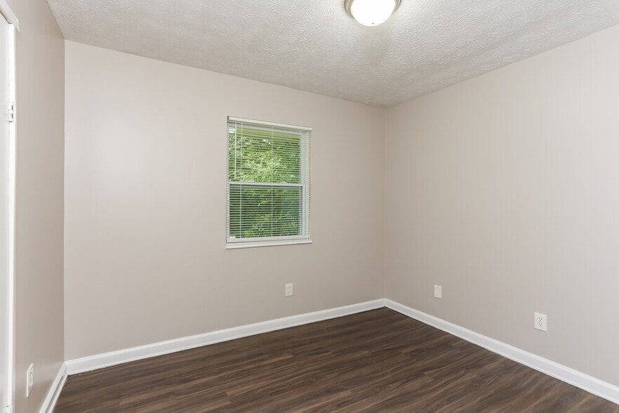Building Photo - 599 Plainville Dr SW