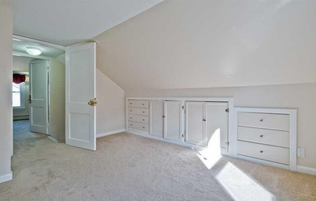 Building Photo - 157 Evans St