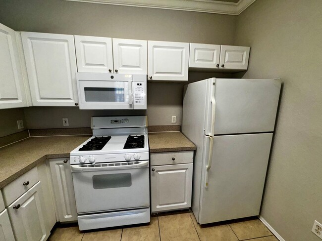 Building Photo - 2 Bedoom 2 bath Millenia Mall area Condo -...