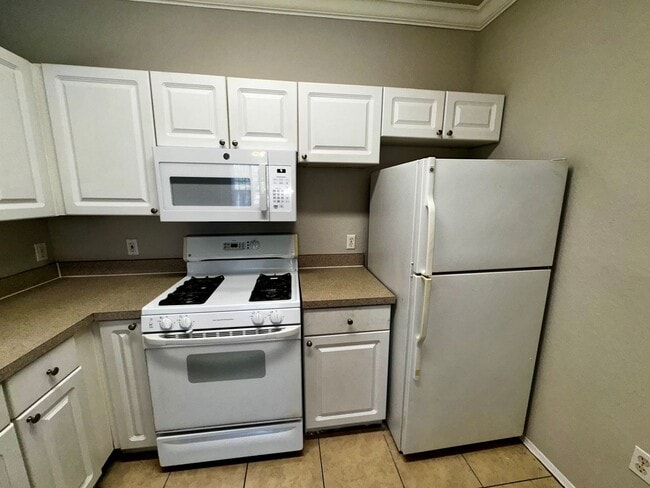 Building Photo - Spacious 2 Bed / 2 Bath Second-Floor Condo at Grand Reserve at Kirkman Park