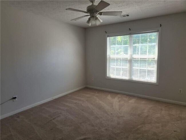 Building Photo - 2350 Kirkstone Dr
