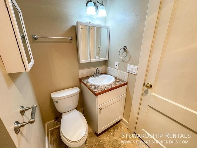 Building Photo - 1745 Olive St