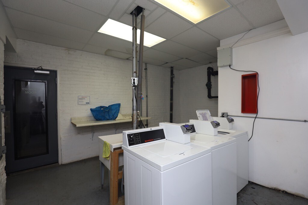 Building Photo - 4349 N Damen Ave