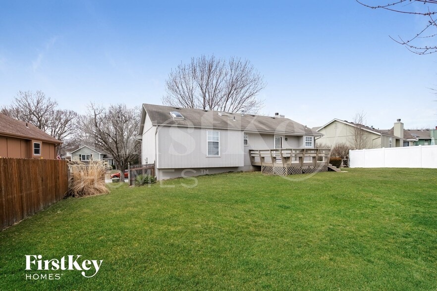 Building Photo - 1529 NE Auburn Dr