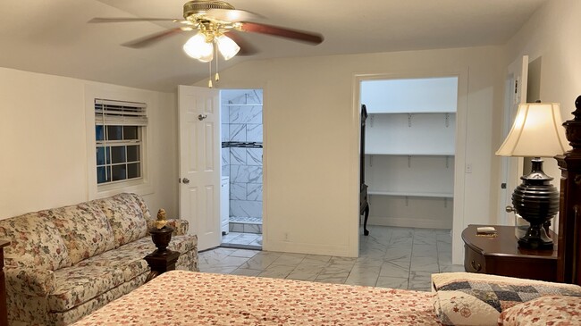 Building Photo - 1033 Henton Ln