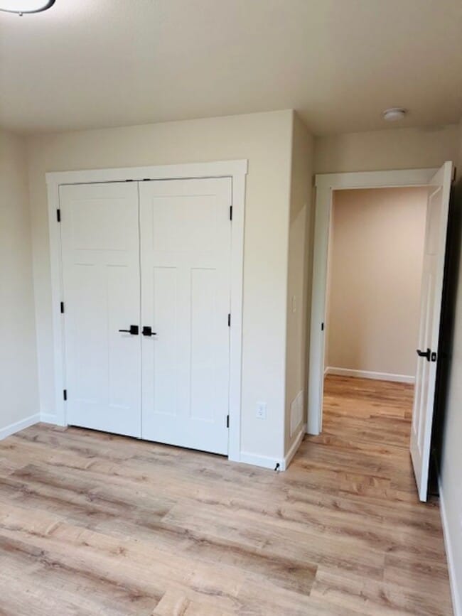 Building Photo - Brand New Duplex with upgraded finishes th...