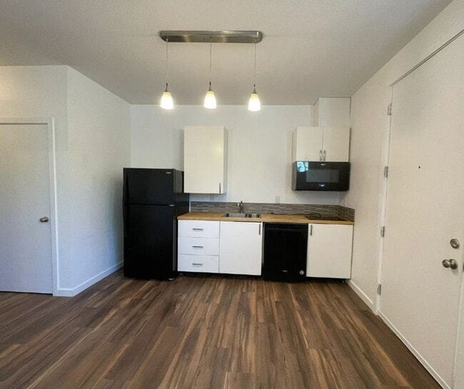 Building Photo - 4384 N Gantenbein Ave