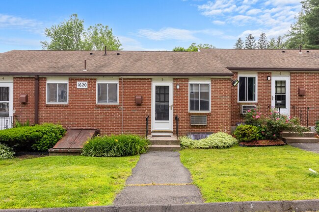 Primary Photo - 1620 Farmington Ave