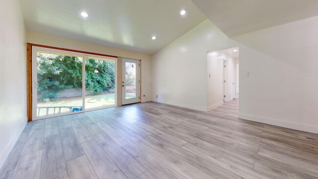 Building Photo - 5272 Manhasset Dr