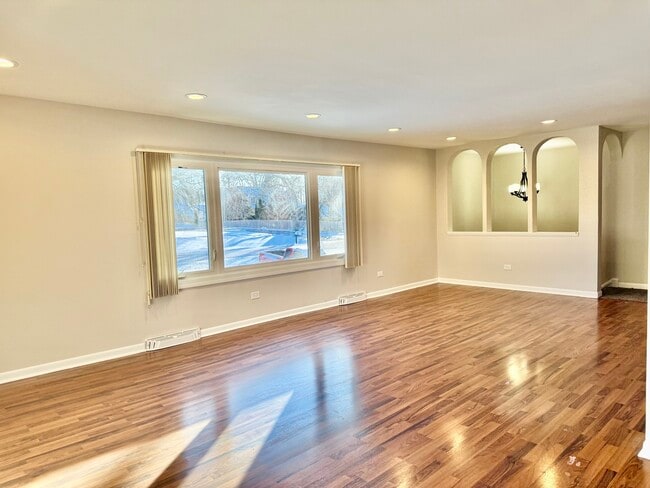 Building Photo - 619 41st St