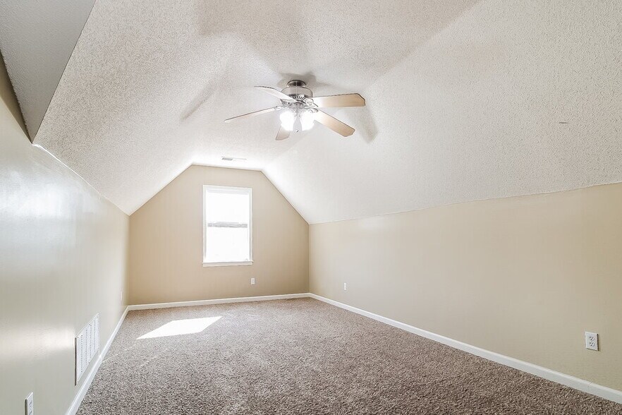 Building Photo - 455 Timber Way S