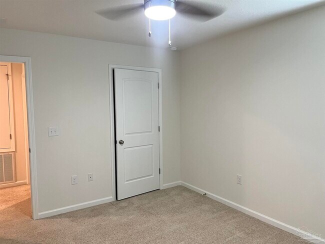Building Photo - 5862 Blackhorse Cir
