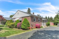 Building Photo - 915 Springhaven Rd