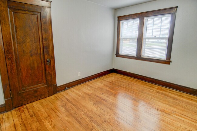 Building Photo - 2615 Taylor Ave