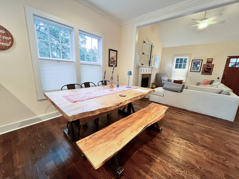 Dining area - 426 Sheldon Rd