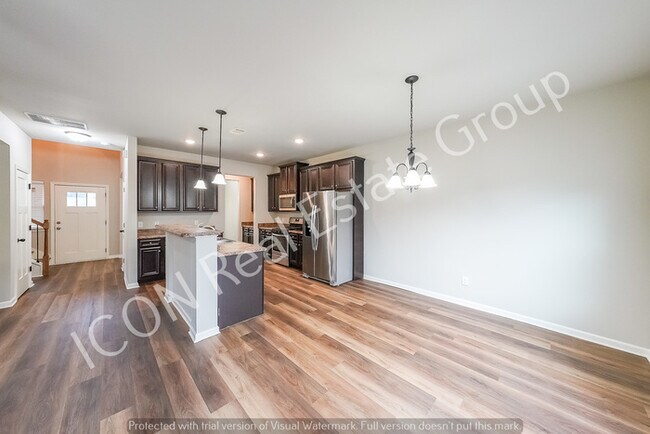 Building Photo - 3/3 Townhome with 2 car garage