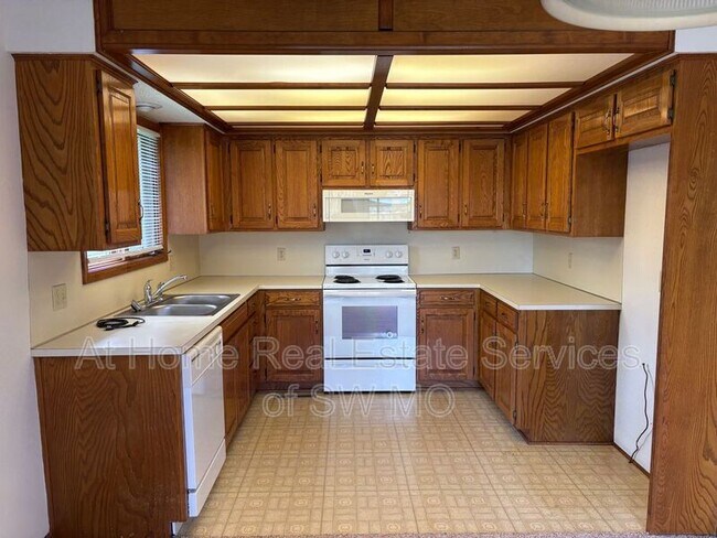 Building Photo - 4134 S Weller Ave