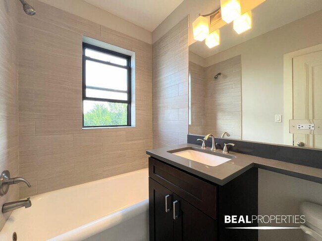 Building Photo - 1 bedroom in CHICAGO IL 60647