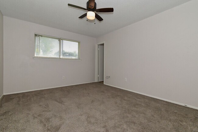 Building Photo - 1703 La Fontaine Ln