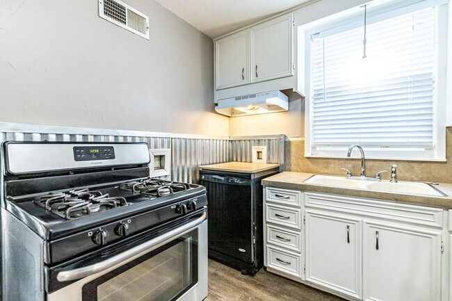 Building Photo - 3814 32nd St