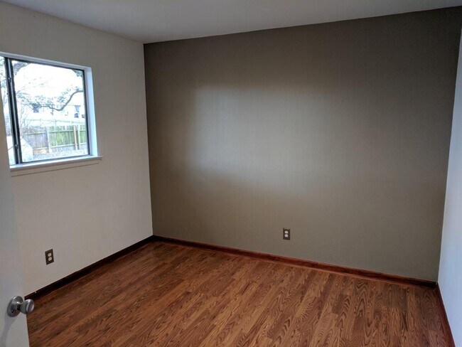 Building Photo - 8415 Loralinda Dr