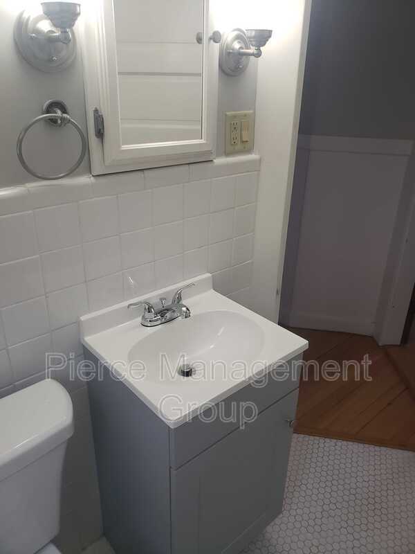 Building Photo - 133 Brook St