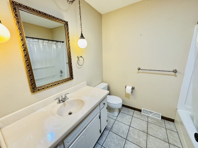 Building Photo - "Spacious 4-Bedroom Home in Blaine with 2 Full Baths and Nearly 2,000 Sq Ft of Comfort with 2 flo...