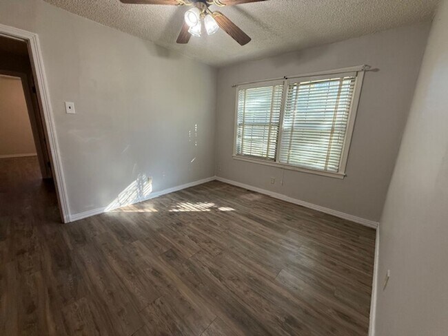 Building Photo - 2125 Cedar Crest Dr