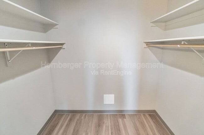 Building Photo - 1305 N Coach Dr