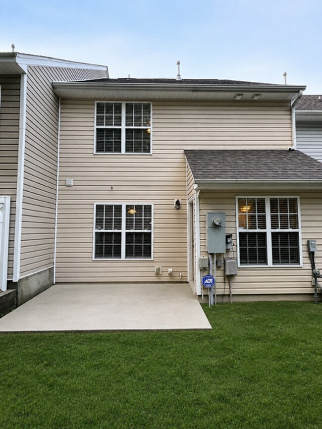 Building Photo - 2 Bedroom Townhome for Rent!