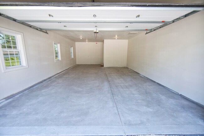Building Photo - 1255 Westwood Dr