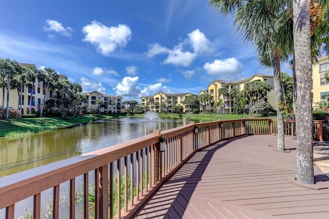 Building Photo - 400 Uno Lago Dr