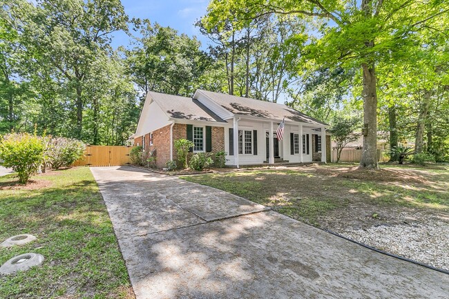 Building Photo - Move-In Ready Home in a Prime Summerville ...
